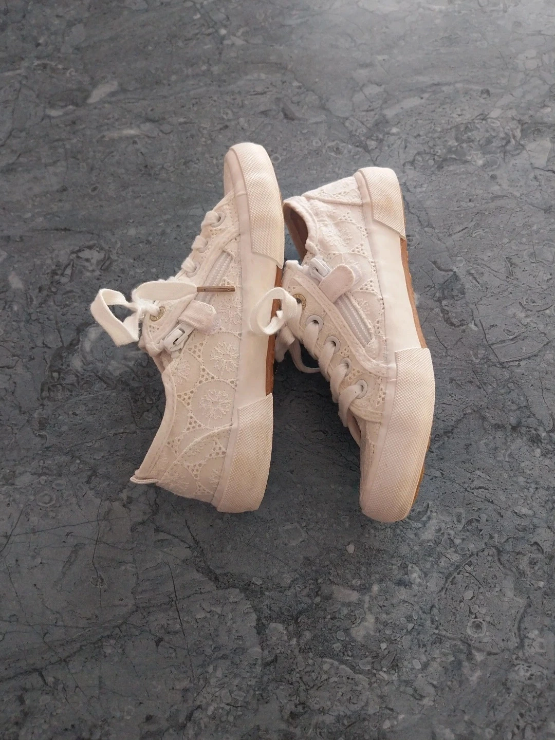 Basket con cordones y cierre – photo 4